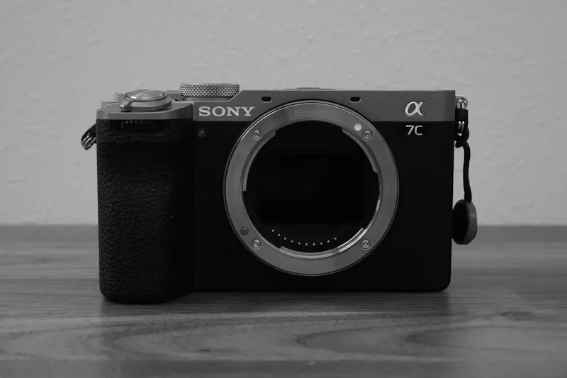 α7CⅡを発売日から使い続けている私がおすすめするアクセサリー3選